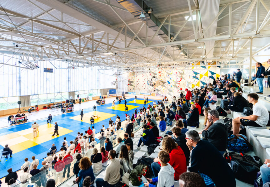 Le plateau multisports de la Halle des Sports du Liffré, transformé en Dojo lors d'une compétition.