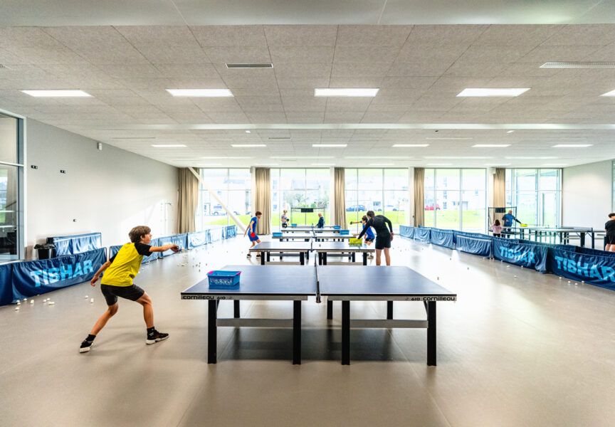 La salle dédiée au tennis de table à la Halle des Sports du Liffré.