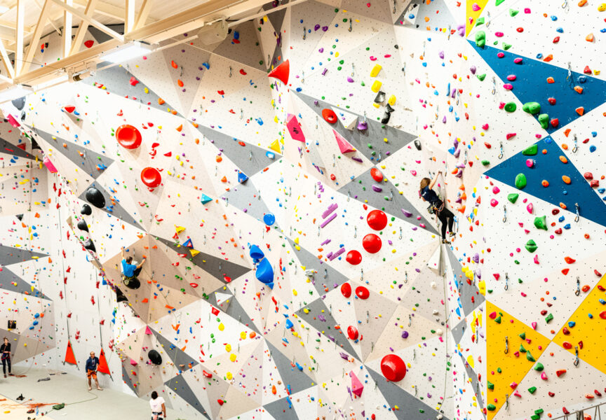 Le mur d'escalade de la Halle des Sports du Liffré