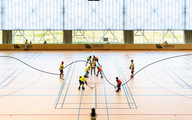 cours de hockey sur roller en intérieur